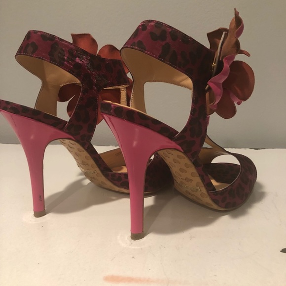 Betsy Johnson Pink Leopard Print w/ Flower Heels! - Picture 3 of 3